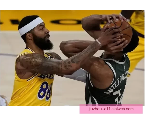 胡克波尔蒂32分10篮板统治内线 佩特沃伦携手带队客胜篮网